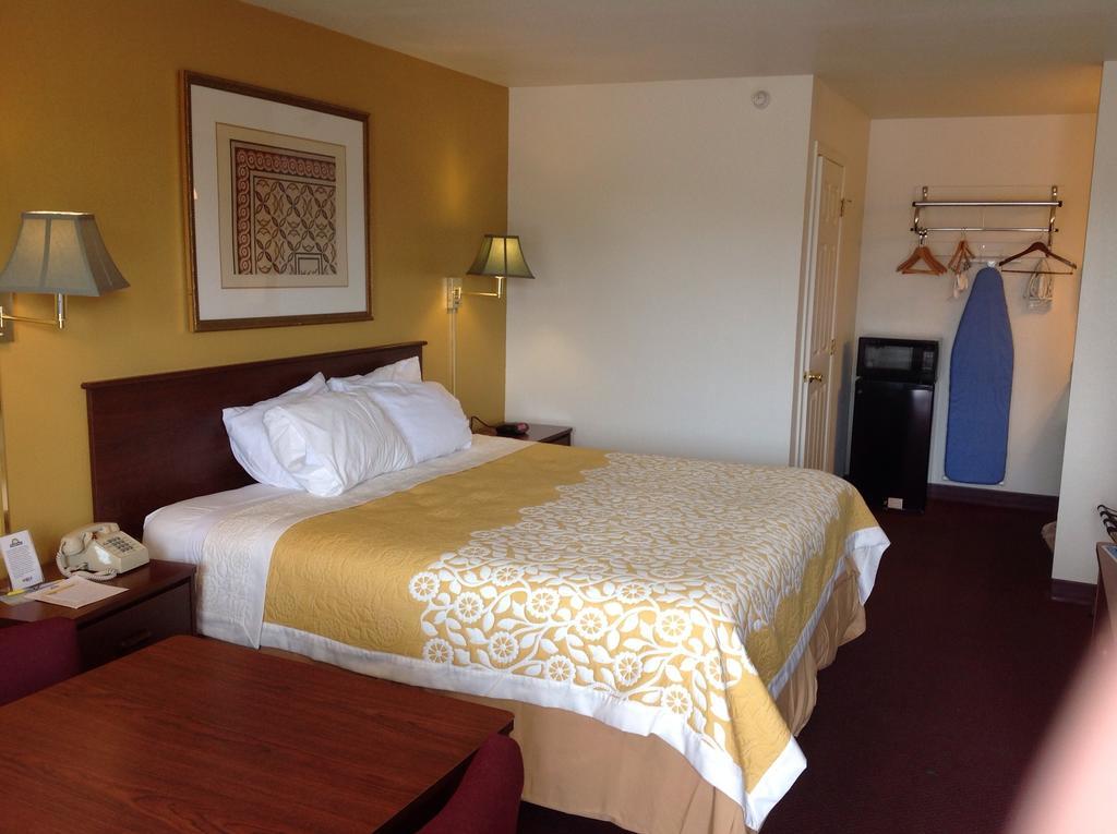 Days Inn By Wyndham Andover Dış mekan fotoğraf